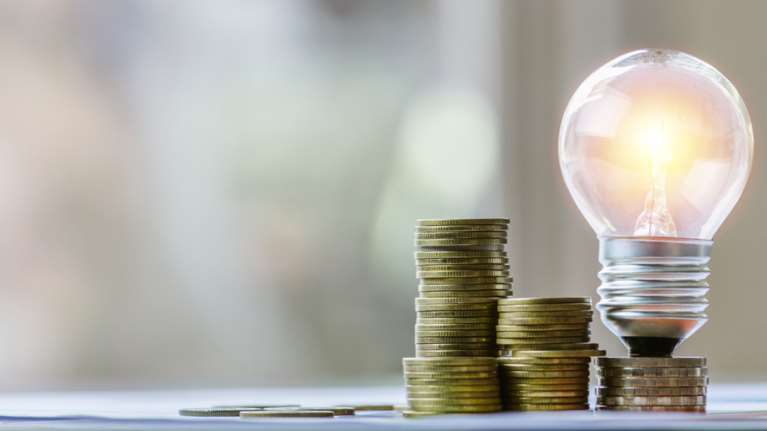 Γιατί το ηλεκτρικό ρεύμα στην Ελλάδα είναι το ακριβότερο στην Ε.Ε.