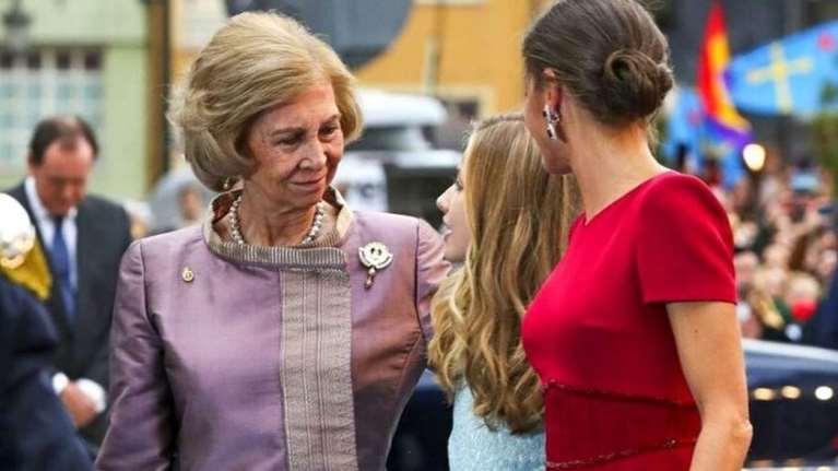 DW: Γιατί η βασίλισα Σοφία είναι πάντα μελαγχολική- Η απώλεια του Κωνσταντίνου και οι περιπέτειες του Χουάν Κάρλος