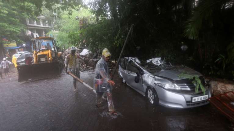 Φονικές πλημμύρες στην Ινδία: 15 νεκροί στον βορρά λόγω του μουσώνα