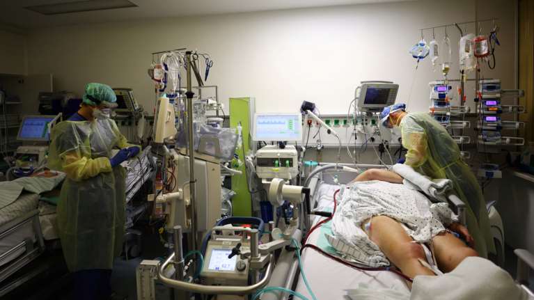 Νίκος Καπραβέλος: Έχουμε 600 νεκρούς από κορονοϊό τον μήνα, αλλά δεν συγκινείται ούτε η Πολιτεία ούτε οι πολίτες [βίντεο]