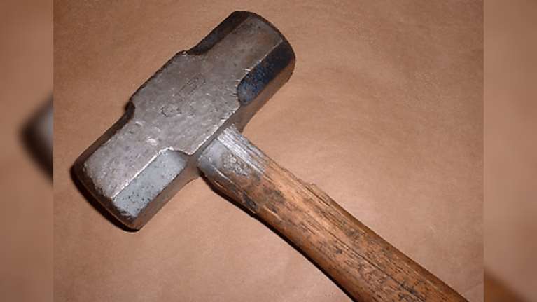 Ηλεία: Σκότωσε τη γυναίκα του με σφυρί, κατσαβίδι και βαριοπούλα, αλλά 9 χρόνια μετά αποφυλακίζεται