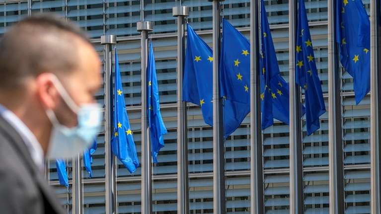 Οι νέες προβλέψεις της Κομισιόν: Μικρότερη ύφεση φέτος, αλλά και μικρότερη ανάπτυξη το 2021