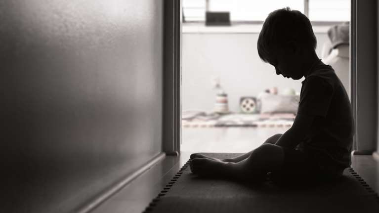 Καταγγελία σοκ από μητέρα στη Νίκαια: 12χρονος βίασε τον 8χρονο γιο της