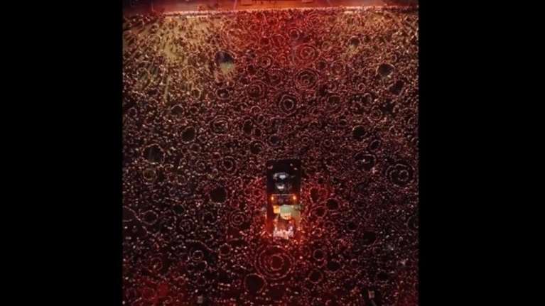 Σαν ζωγραφιά: Η μαγική εικόνα από τη συναυλία του Μάλαμα και το βίντεο με τους κύκλους που έγινε viral