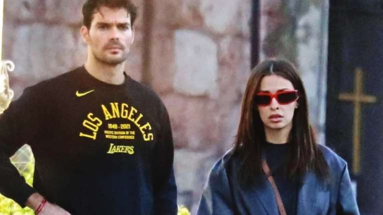 Ελένη Φουρέιρα: Κρύβει επιμελώς την φουσκωμένη κοιλίτσα - Πού την εντόπισε ο φωτογραφικός φακός με τον Αλμπέρτο Μποτία [εικόνες]