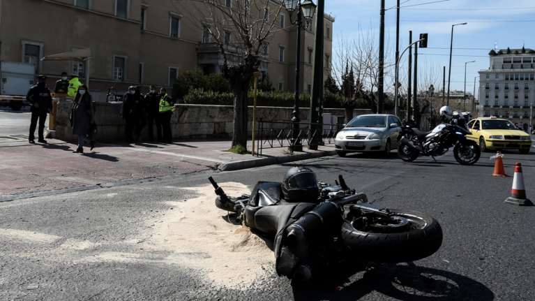 Τροχαίο στη Βουλή: Παράνομα έστριψε ο αστυνομικός οδηγός - Η μοιραία σύγκρουση με τον Ιάσονα