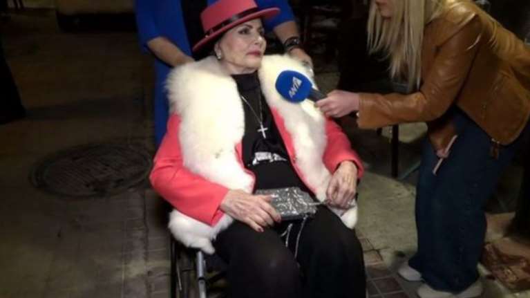 Ζωζώ Σαπουντζάκη: Γιατί κυκλοφορεί με αναπηρικό καροτσάκι - Τι συμβαίνει με την υγεία της - "Πέρασε, ευτυχώς είμαι εντάξει"