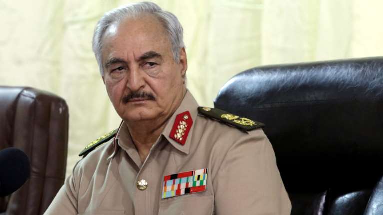 Από πού αντλεί το θράσος του ο Χαφτάρ να διώξει την αντιπροσωπεία της ΕΕ - Ο ρόλος της Ρωσίας