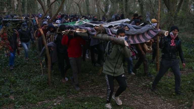 Νέα επεισόδια στον Έβρο - Μετανάστες προσπάθησαν να ρίξουν τον φράχτη [Βίντεο]