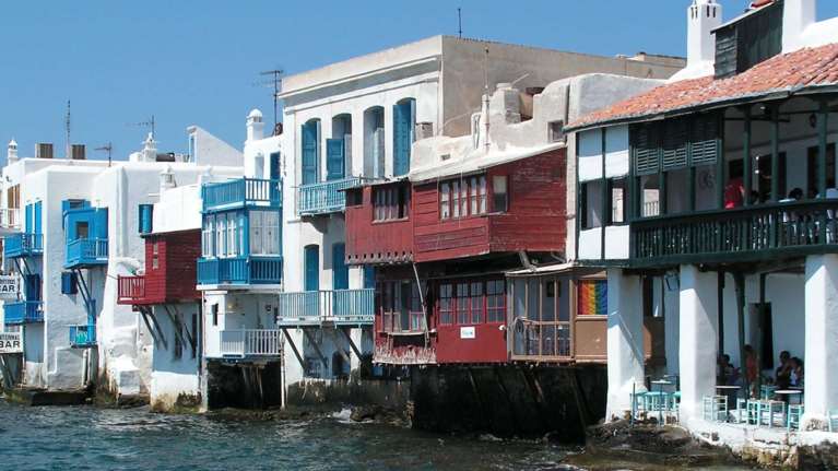 Κορονοϊός: Νέα μέτρα τύπου Πόρου σε Χαλκιδική και Μύκονο - Μάσκες παντού και απαγόρευση συναθροίσεων