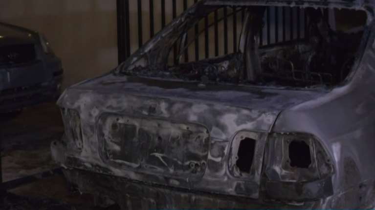 Φωτιά σε ΙΧ στη Θεσσαλονίκη – Ακούστηκαν δύο εκρήξεις