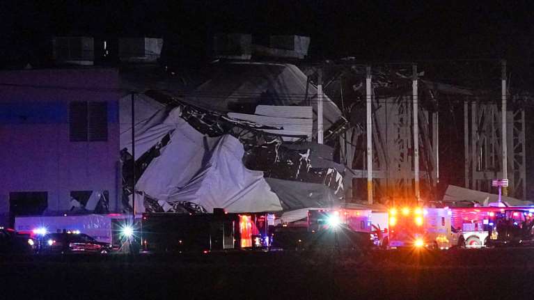 ΗΠΑ - Φόβοι για 100 νεκρούς από την κακοκαιρία: Κατέρρευσε αποθήκη της Amazon - Δεκάδες εγκλωβισμένοι [εικόνες -βίντεο]