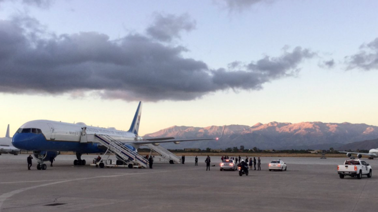 Αναχώρησε τα ξημερώματα ο Μάικ Πομπέο από το αεροδρόμιο των Χανίων [εικόνα]