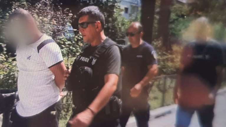 Επίθεση με κατσαβίδι στον Βόλο: Αθώος για όλα δηλώνει ο 36χρονος-Παίζαμε και της έσπασα το δάχτυλο κατά λάθος [Βίντεο]