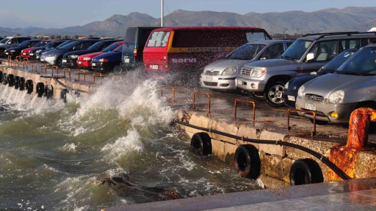Meteo: Ενισχύονται οι βοριάδες και πέφτει η θερμοκρασία την Παρασκευή
