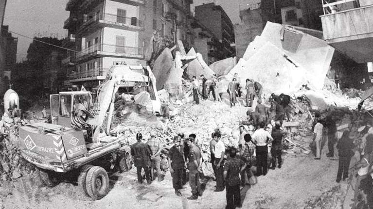 Σαν σήμερα σταμάτησε ο χρόνος στη Θεσσαλονίκη - 45 χρόνια από τον φονικό σεισμό με τους 49 νεκρούς [εικόνες]