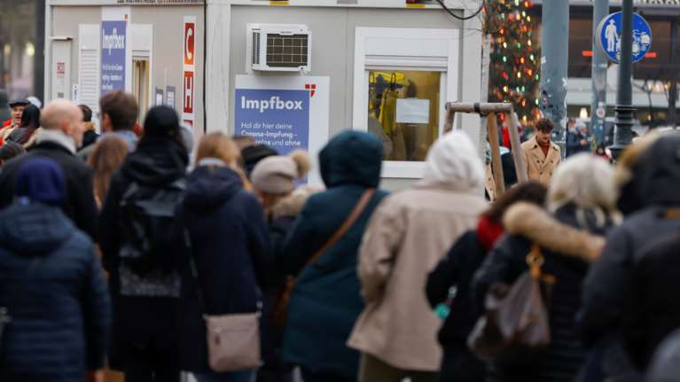 Αυστρία: Αποδίδει το lockdown για τους ανεμβολίαστους - Εμβολιάστηκαν 500.000 πολίτες σε μία εβδομάδα