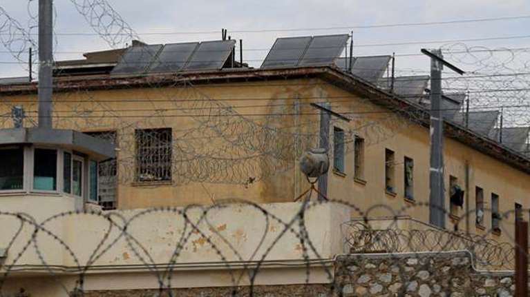 Επίθεση με τσεκούρι: Στις φυλακές Κορυδαλλού ο 45χρονος δράστης - Αρνείται να φάει και να μιλήσει