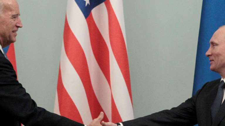 &quot;Ψυχροπολεμικό&quot; κλίμα: Η Μόσχα ανακαλεί τον πρέσβη στις ΗΠΑ μετά τα &quot;πυρά&quot; Μπάιντεν στον Πούτιν