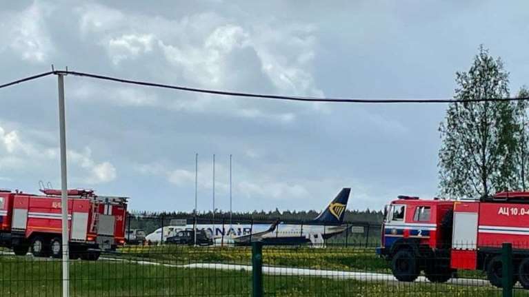 ΥΠΕΞ:  &quot;Πράξη κρατικής αεροπειρατείας&quot; η αναγκαστική προσγείωση της πτήσης Ryanair   - 11 Έλληνες εγκλωβισμένοι στο Μινσκ