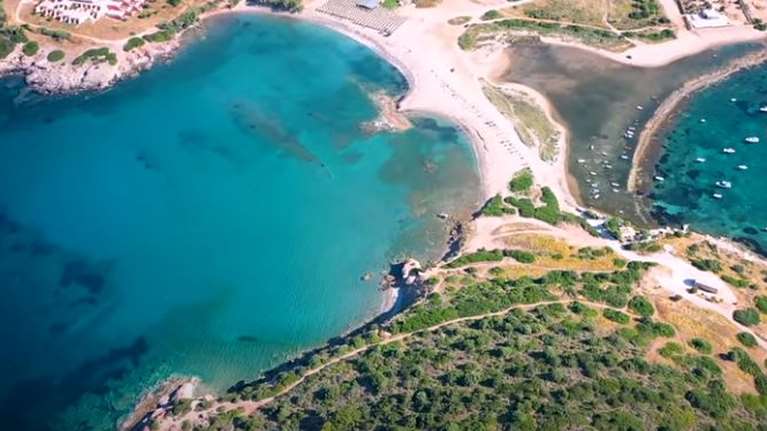 Αγιος Νικόλαος Αναβύσσου: Ο... Μπάλος της Αττικής από ψηλά - Καταγάλανα νερά μέσα στο πράσινο [βίντεο]