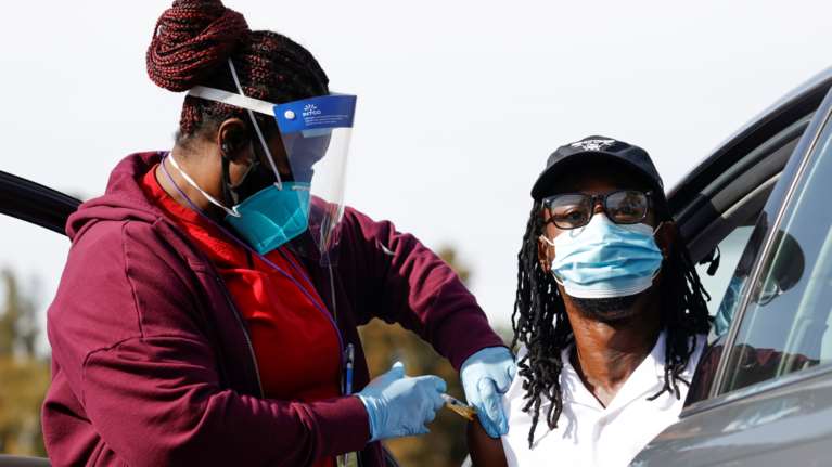 ΗΠΑ: Η μετάλλαξη Δέλτα μείωσε σε 66% την αποτελεσματικότητα των εμβολίων Pfizer και Moderna