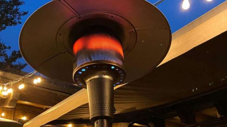 Καταστήματα εστίασης: Νέο πρόγραμμα ΕΣΠΑ επιδοτεί υαλοπετάσματα, πέργκολες και μέσα θέρμανσης