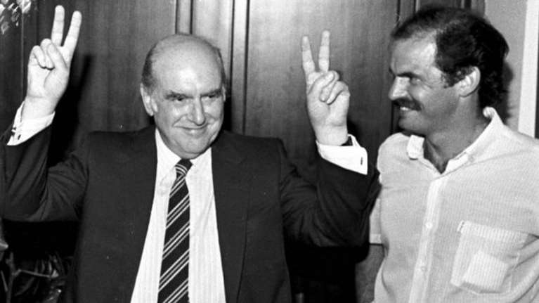 Γιώργος Παπανδρέου: &quot;Και αν έφυγες πριν τόσα χρόνια, πατέρα...&quot; - Η συγκινητική ανάρτηση για τον θάνατο του Ανδρέα