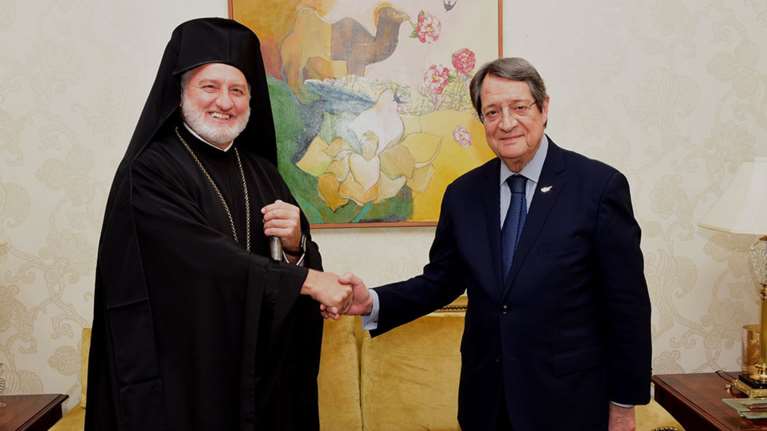 Τετ-α-τετ Ελπιδοφόρου – Αναστασιάδη μετά τη θύελλα: &quot;Μετά την απολογία του, το θέμα έληξε&quot; είπε ο Κύπριος πρόεδρος