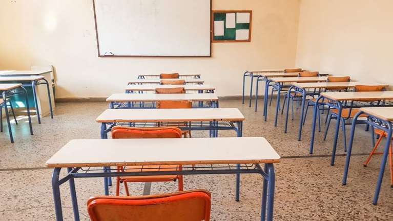 Λιόσια: Μαθήτρια καταγγέλει παρενόχληση από καθηγητή - Την άγγιζε και ζητούσε να βρεθούν εκτός σχολείου