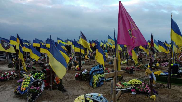 Ένας χρόνος πόλεμος στην Ουκρανία: Οι ήττες του Πούτιν, οι χιλιάδες νεκροί και το άγνωστο τέλος