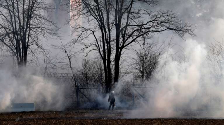 Εκκενώθηκαν καταυλισμοί στην Αδριανούπολη - Νέα ένταση στα σύνορα, ρίχνουν χημικά οι Τούρκοι