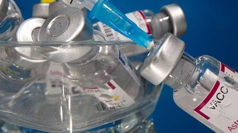 O EMA &quot;αδειάζει&quot; τον επικεφαλής των εμβολιών του για το AstraZeneca: Κανένα πόρισμα προς το παρόν, σε εξέλιξη η αξιολόγηση