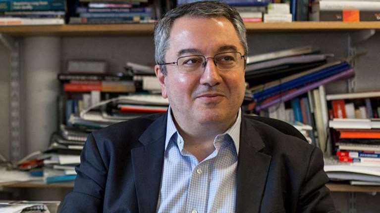 Μόσιαλος: Σε 10 μέρες θα ξέρουμε αν μπορούμε να πάμε σε άρση της αυστηροποίησης των μέτρων [βίντεο]