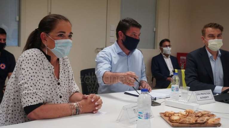 Στα Χανιά ο Χαρδαλιάς ενόψει του ανοίγματος των πτήσεων εξωτερικού: Σύσκεψη με μάσκες παρουσία της Ντόρας Μπακογιάννη