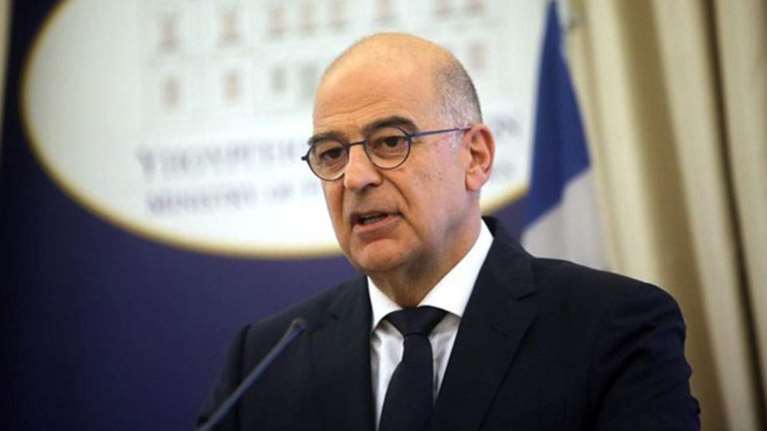 Ο Νίκος Δένδιας ενημερώνει τους εκπροσώπους των κομμάτων για τη συμφωνία με τα ΗΑΕ