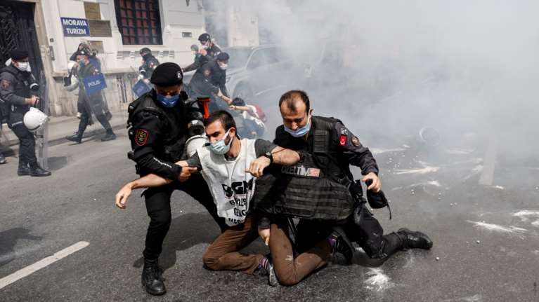 Τουρκία - Πρωτομαγιά: Απαγόρευση κινητοποιήσεων και βίαιες συλλήψεις 212 πολιτών