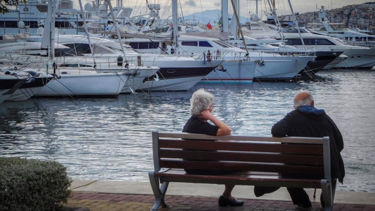 Ηλικιωμένοι Παγκάκι