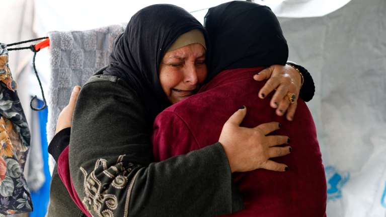 Γάζα: Με δάκρυα στα μάτια οι πρώτοι Παλαιστίνιοι επέστρεψαν από την Αίγυπτο - "Οι Ισραηλινοί μάς κατέσχεσαν τα πάντα"