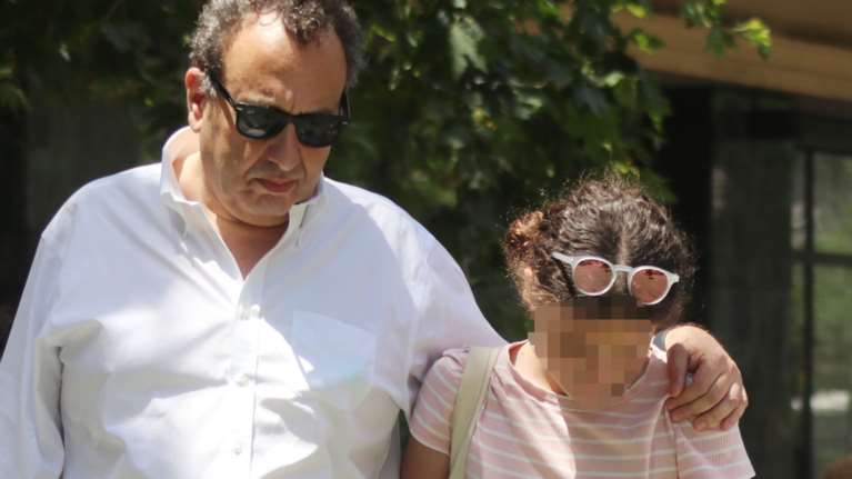 Χρήστος Χωμενίδης: Η σπάνια εμφάνιση με την κόρη του Νίκη Χωμενίδη και τη σύντροφό του Γωγώ Μπρέμπου