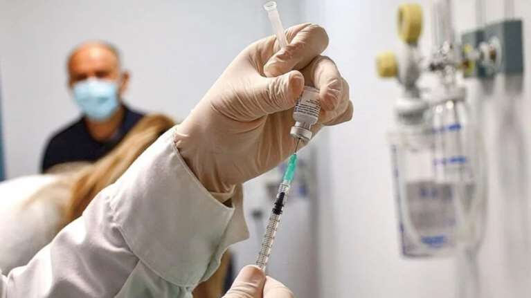 Προειδοποίηση Παυλάκη: "Ιός δολοφόνος ο RSV για μωρά και ηλικιωμένους - Πολύ χρήσιμα τα εμβόλια που θα βγουν"