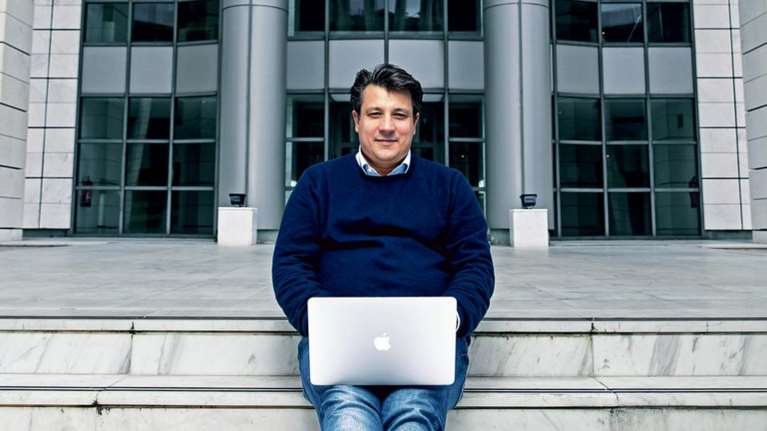 Καθηγητής Δερμιτζάκης: Αν δεν έχουμε δεύτερο κύμα κορονοϊού, τον Ιούλιο θα πάμε στη θάλασσα