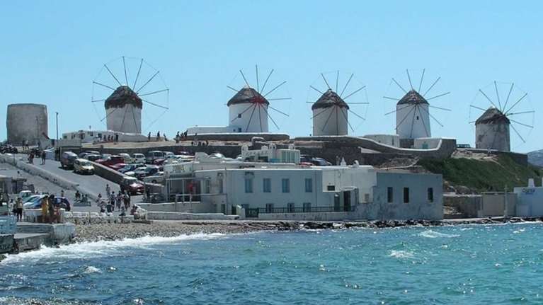 Κλειστή η Μύκονος λόγω κορονοϊού: Σε καραντίνα το "νησί των ανέμων"- Τι γίνεται με τους κατοίκους