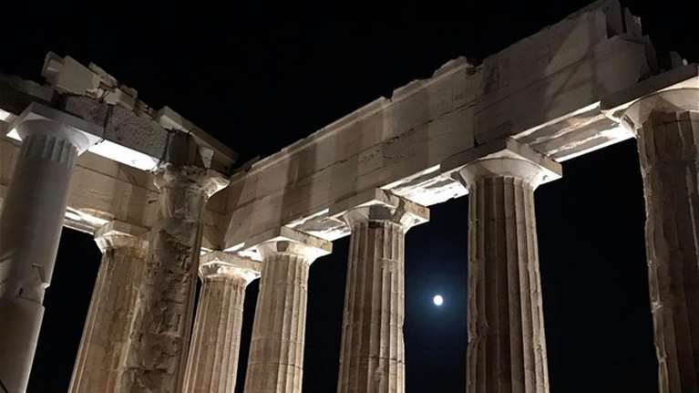 Νέος φωτισμός της Ακρόπολης: Την Τετάρτη στην Πνύκα τα επίσημα εγκαίνια με καλεσμένους έκπληξη