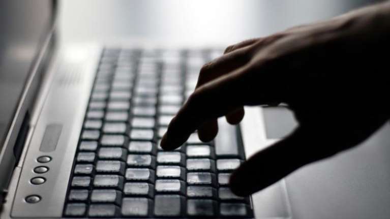 "Αν μου στείλεις 5.000 ευρώ, θα έρθω και θα ζήσουμε μαζί": Πώς οι "γιατροί" εξαπατούσαν γυναίκες και άρπαζαν χρήματα