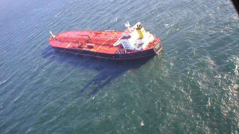 Πώς αντιδρά η ρωσική πρεσβεία στη δέσμευση του πλοίου από τις ελληνικές αρχές- Το εξετάζουμε