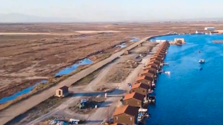 Θεσσαλονίκη: Χρυσοθήρες ψάχνουν σεντούκι με λίρες που έπεσε από αεροσκάφος στο Β&#39; Παγκόσμιο Πόλεμο [βίντεο]