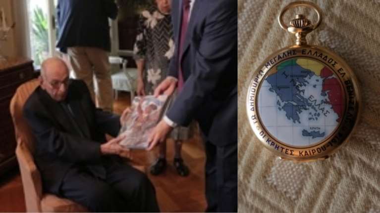 Συγκίνηση στη Βουλή: Ο εγγονός του Ελευθέριου Βενιζέλου παρέδωσε το χρυσό ρολόι του εθνάρχη [Εικόνες]