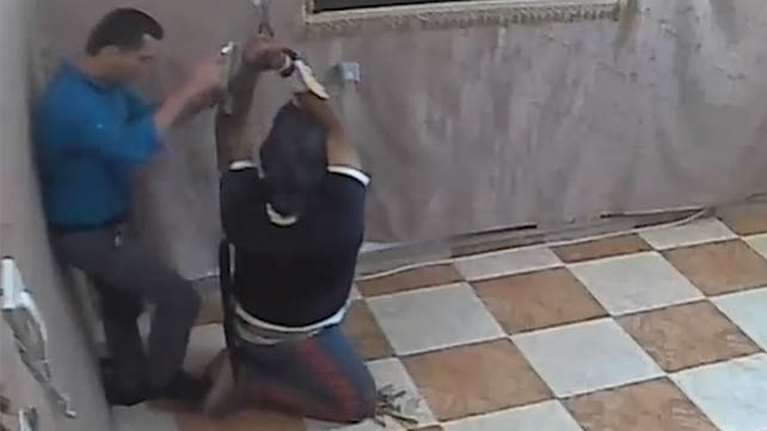 Σοκαριστικό βίντεο με βασανιστήρια της Χαμάς σε Παλαιστίνιους πολίτες αποκάλυψε ο ισραηλινός στρατός