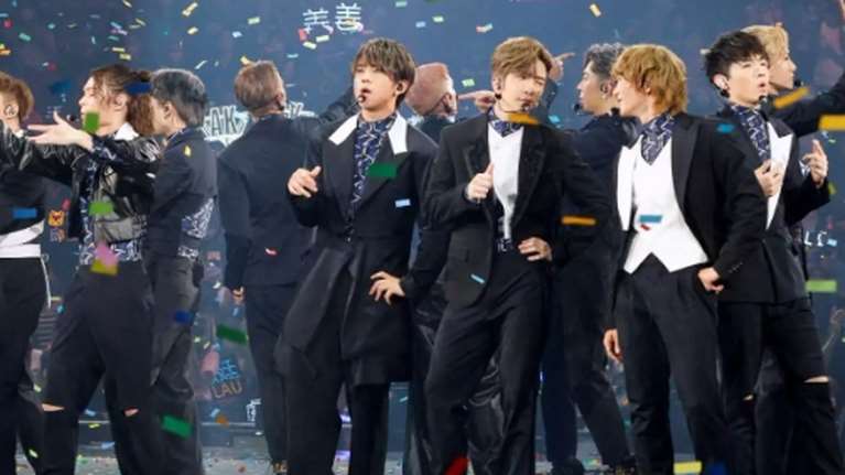 Σοκ σε συναυλία στο Χονγκ Κονγκ: Γιγαντοοθόνη έπεσε πάνω σε χορευτές [βίντεο]